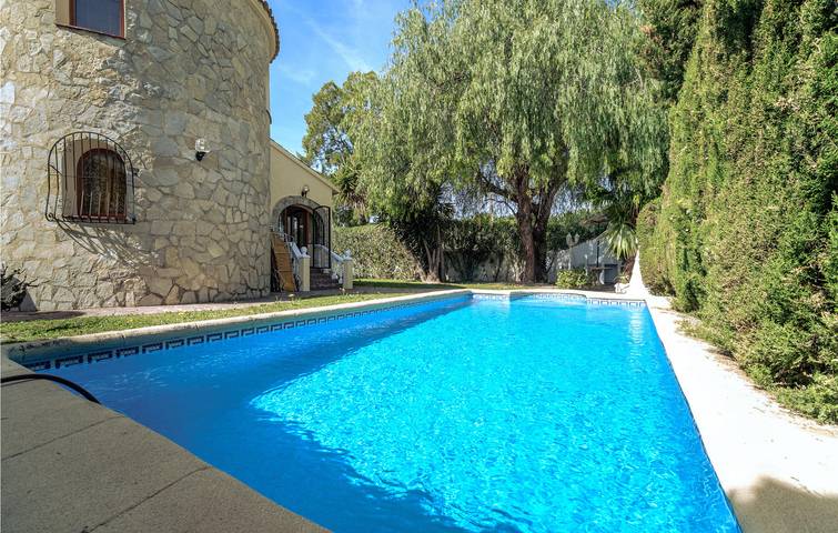 Ferienhaus für 6 Personen, mit Terrasse und Garten sowie Pool - 1