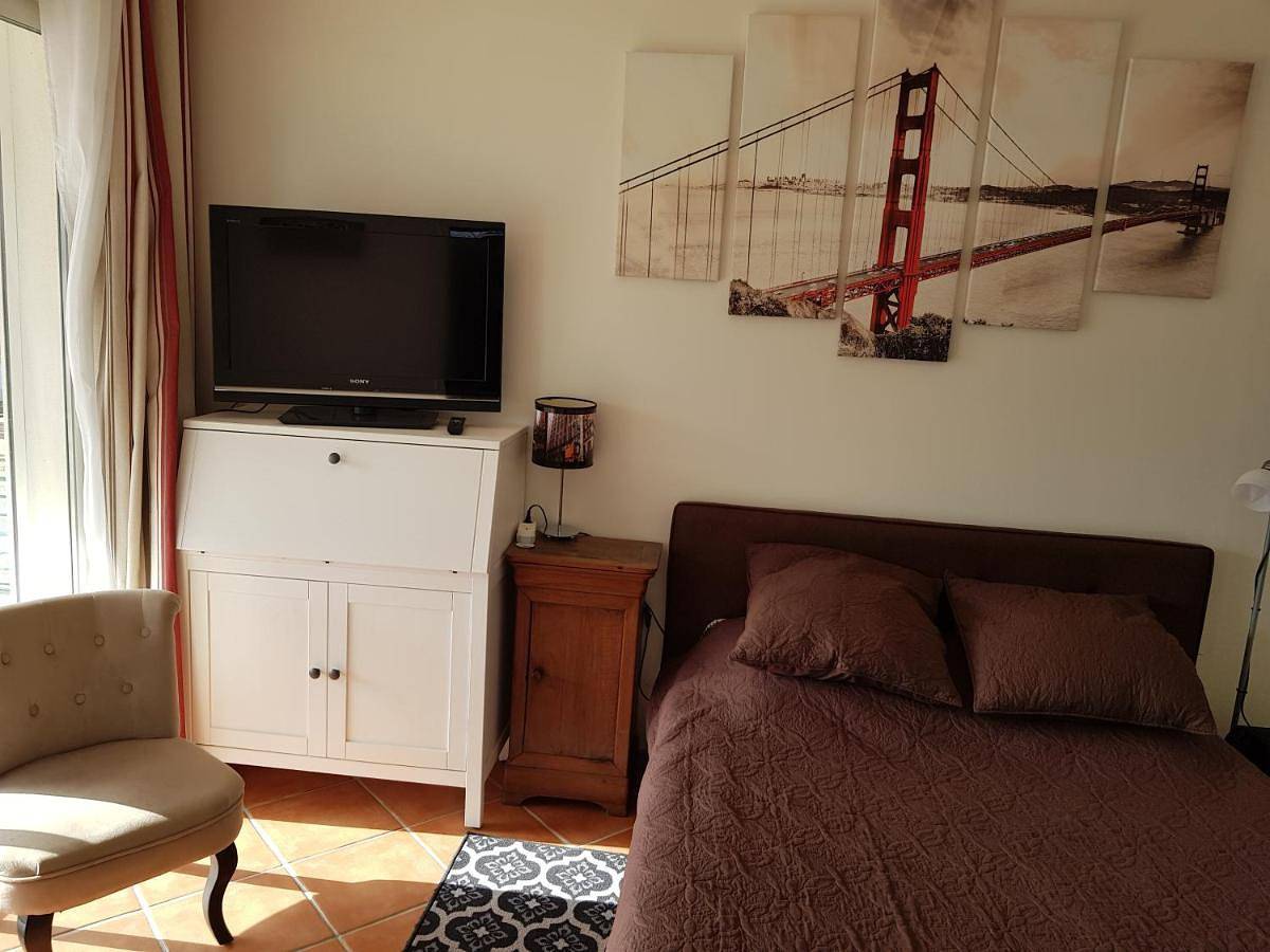 Appartement entier, Joli studio St André Les Alpes confortable et bien situé, idéal randonnées, parapente in Saint-André-les-Alpes, Région Castellane