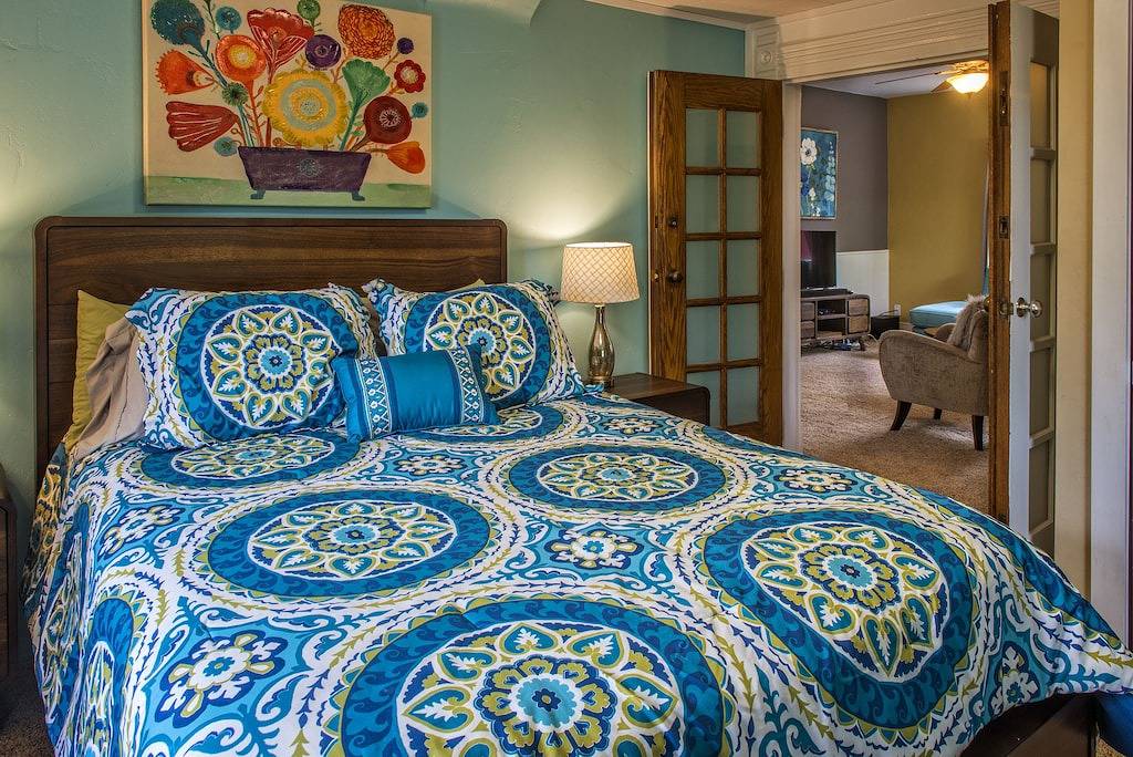 Entspannen Sie sich und sinken Sie zurück in den Whirlpool! Neues modernes Design, familien- und haustierfreundlich! in Salida, Chaffee County