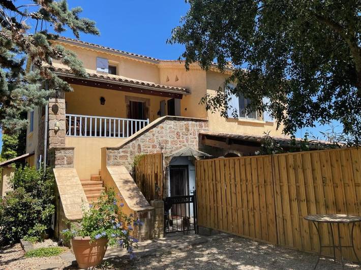 Location de vacances pour 11 personnes, avec piscine ainsi que jardin et vue à Saint-Paul-le-Jeune