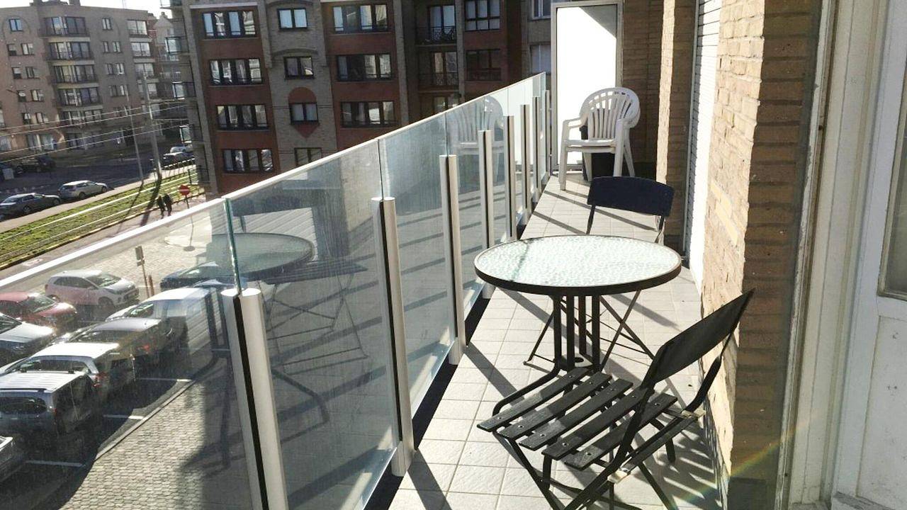 Geheel vakantieappartement, Vakantieappartement voor 8 personen met balkon/terras in Wenduine, De Haan