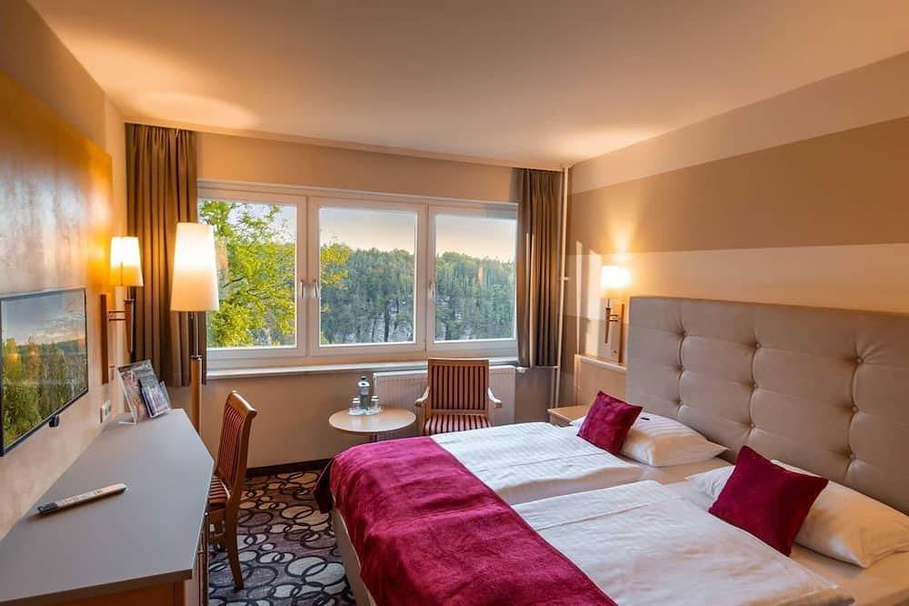 Doppelzimmer, Bad, Wc, Felsblick - Berghotel Bastei in Rathen, Elbsandsteingebirge