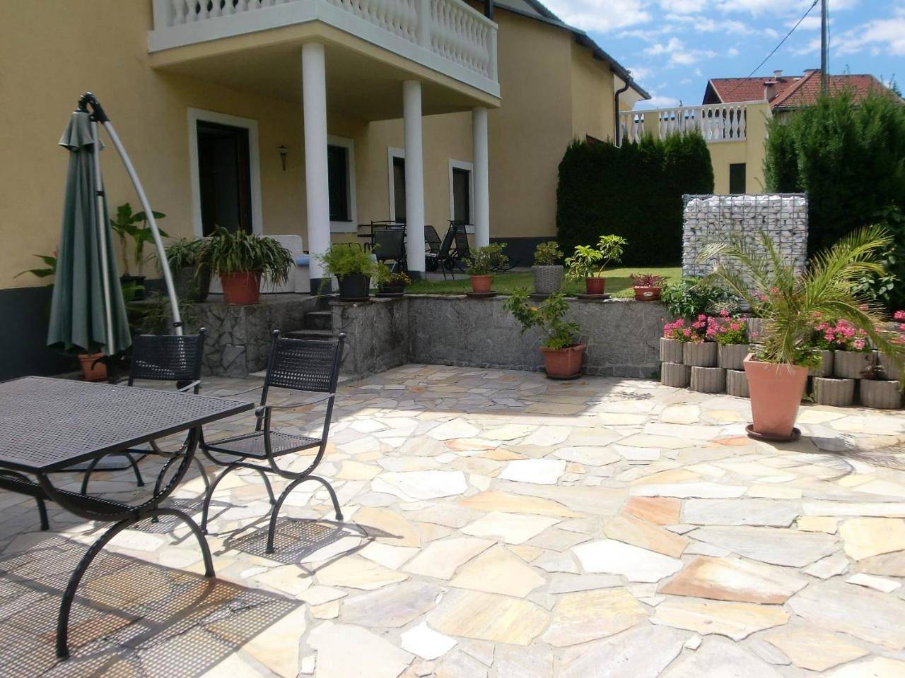 Ganze Wohnung, Garten- & Loggia-Appartement Herrenhaus in Kreuzeckgruppe, Dellach im Drautal