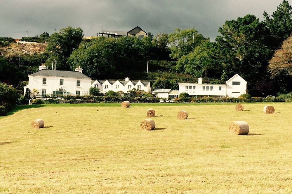 Magnificent Luxury Private Estate for 1-30 ppl. Hot tub, pool, tennis, helipad. in Skibbereen-West Cork, County Cork