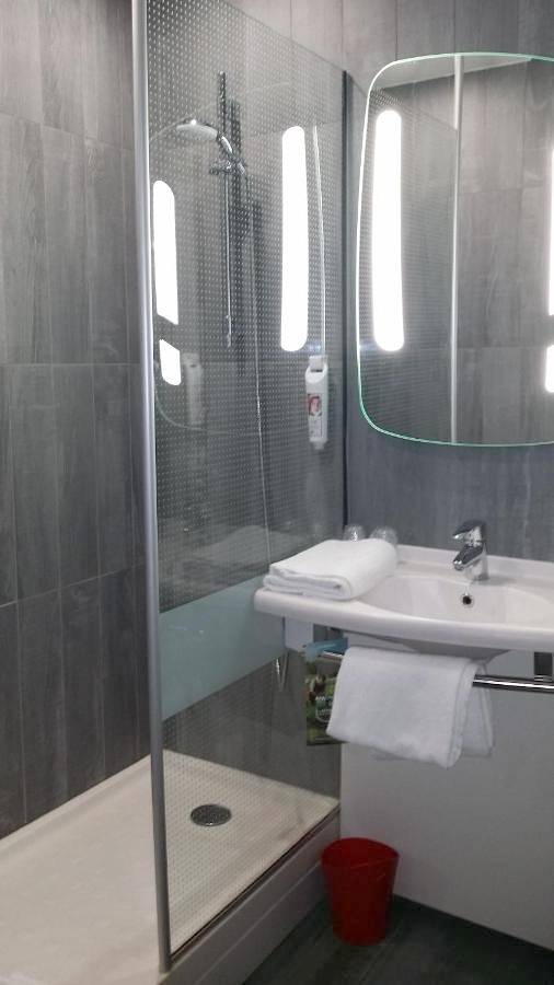 Hôtel pour 3 personnes, avec terrasse et jardin à Dardilly - 2