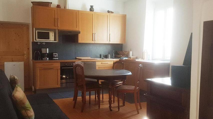 Gîte pour 3 personnes, avec jardin et vue ainsi que piscine et terrasse, animaux acceptés à Le Tholonet - 2