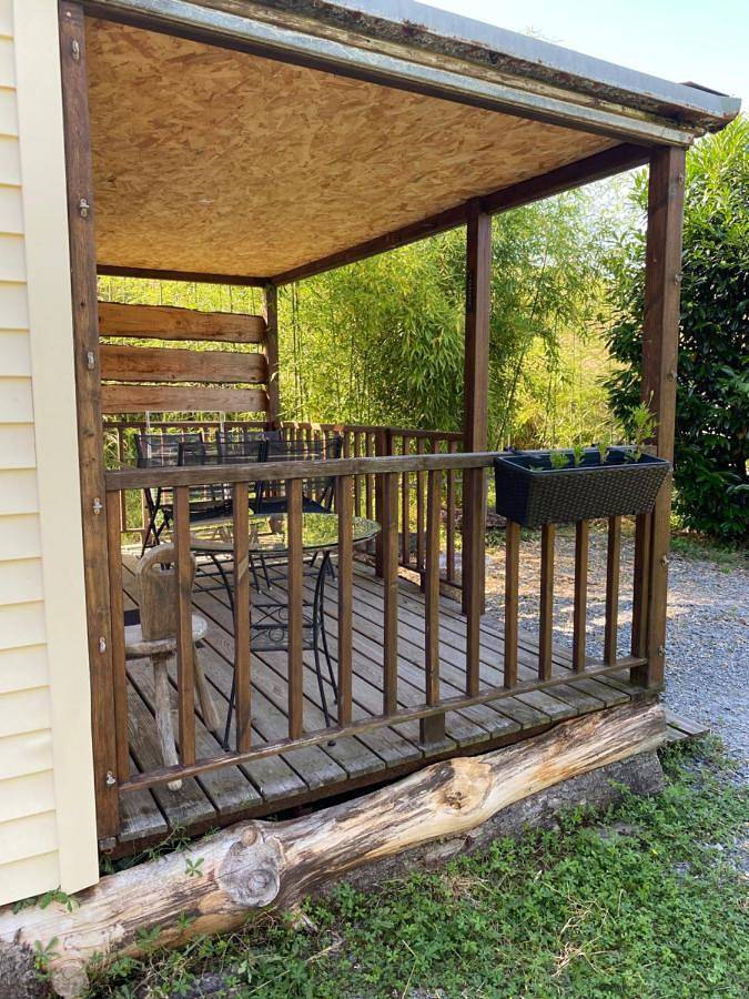 Location de vacances pour 6 personnes, avec Balcon et Terrasse ainsi que Jardin et Piscine à Paray-le-Frésil
