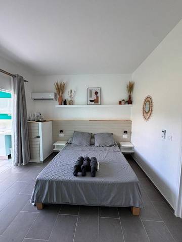 Gîte pour 3 personnes, avec jardin ainsi que bassin pour enfant et piscine dans Plage de Folle Anse