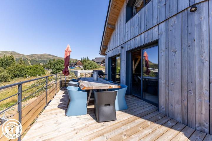 Gîte for 12 people, with Hot tub and Terrace as well as Yard and View in Auvergne