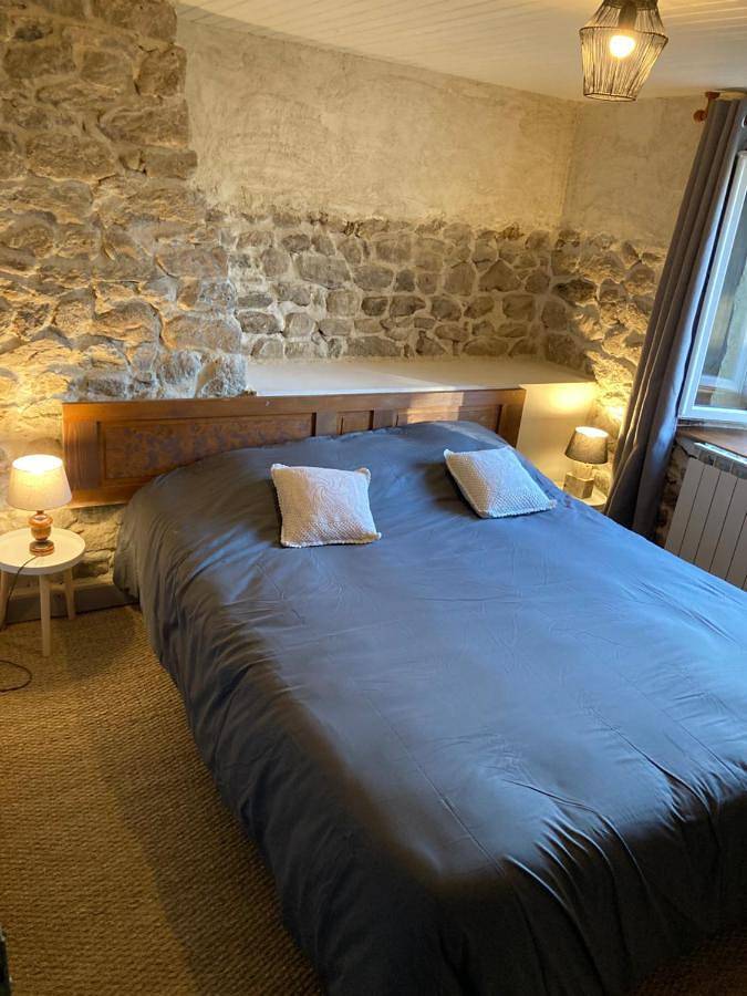Gîte pour 6 personnes, avec jardin à Job