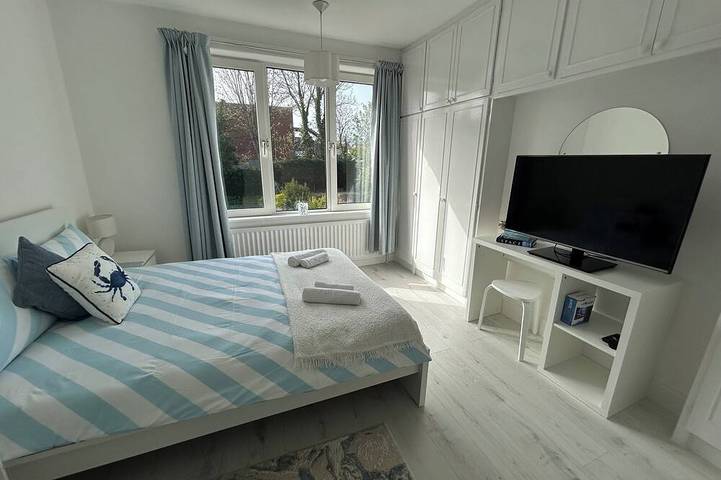 Bella's Beach House - less than 100m from the seafront in Whitley Bay! in Whitley Bay, North Tyneside