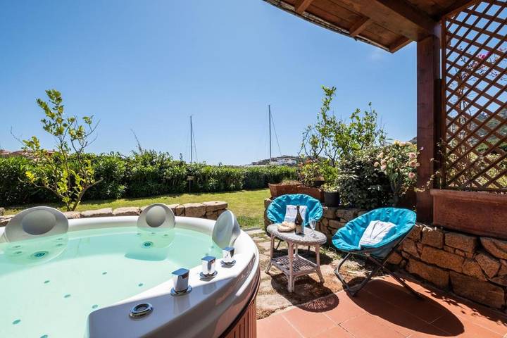 Apartamento de vacaciones para 4 personas, con piscina y jardín además de jacuzzi y balcón - 1