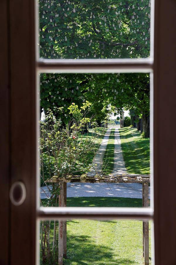 Location de vacances pour 2 personnes, avec vue ainsi que jardin et piscine à Pons - 4