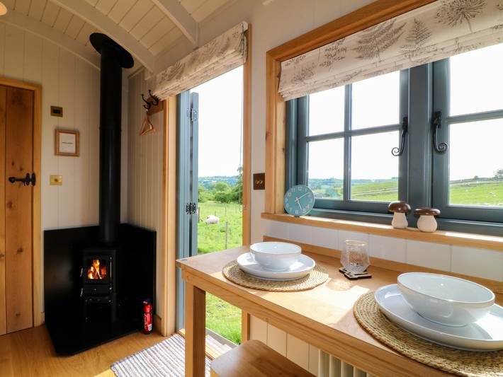 Fern Shepherds Hut in Thorpe (Derbyshire), Derbyshire