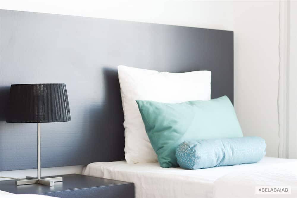 Hel lägenhet, Modern, air-conditioned family apartment with pool. 10 minute walk to beach in Salir do Porto, Tornada e Salir do Porto