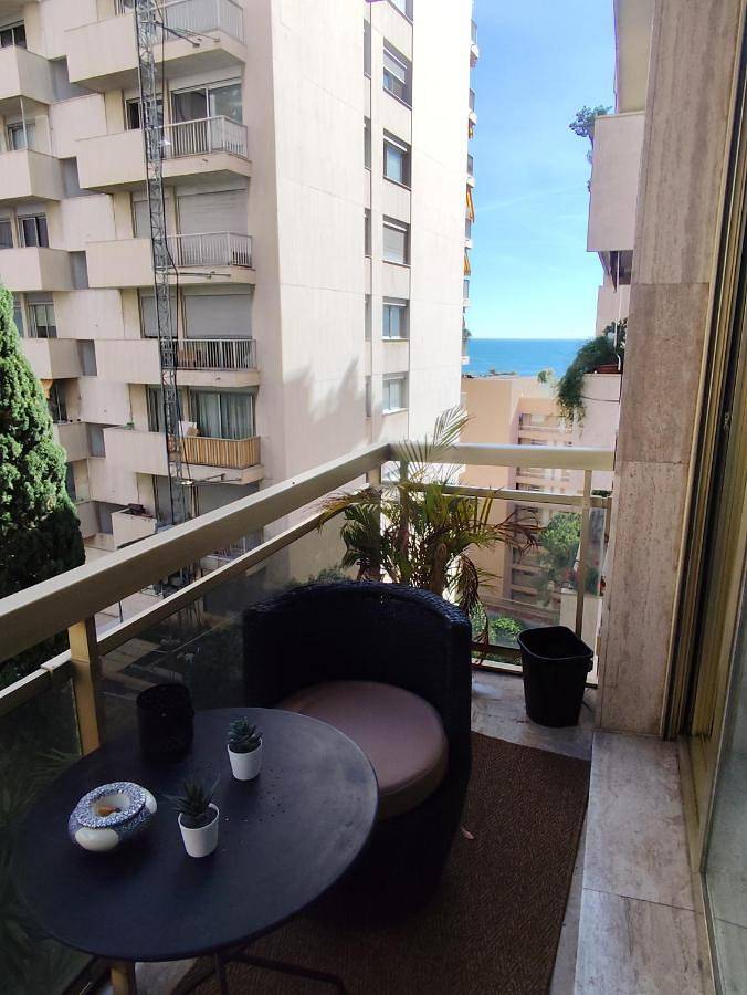 Ferienwohnung für 2 Personen, mit Pool und Terrasse sowie Ausblick, mit Haustier in Monaco