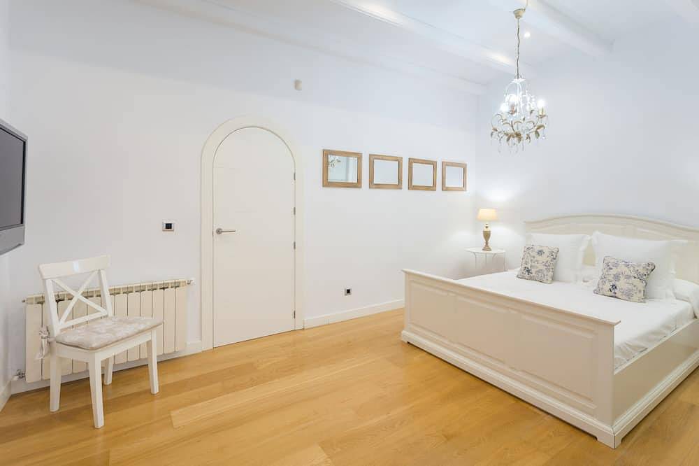 Azahar House. Costa Valenciana, Costa Blanca. Garden, swimming pool, beach.   in Daimus, Costa de Valencia