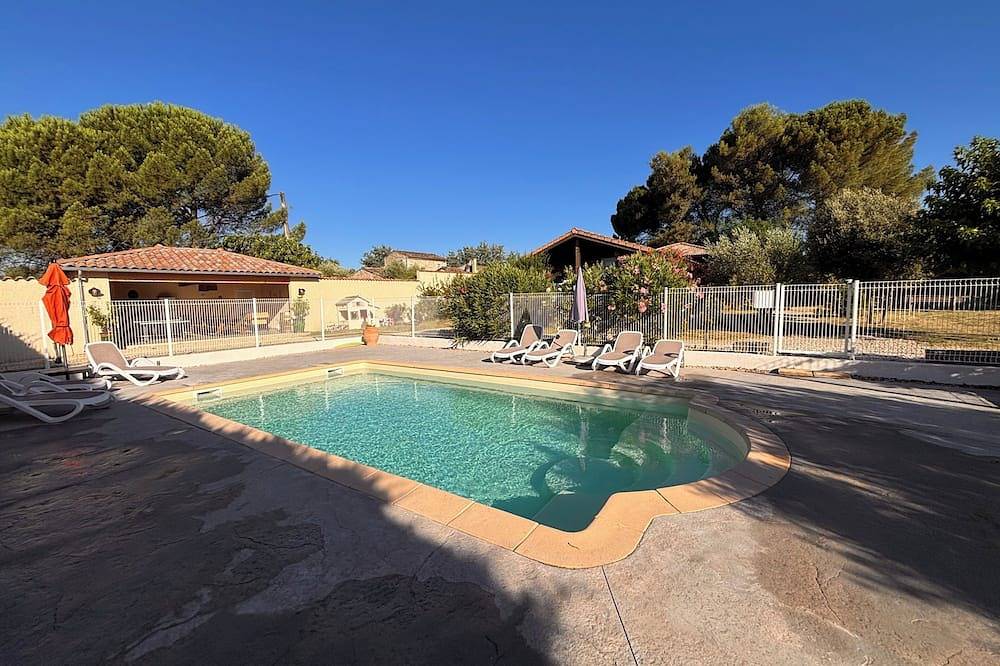 Direct access Via Ardèche, chalet with all comforts, swimming pool, air conditioning in Ruoms, Ardèche
