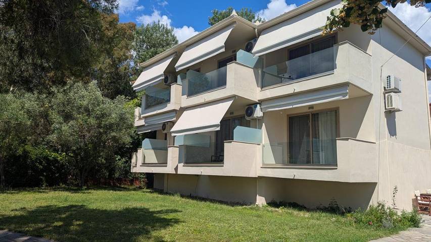 Gîte pour 2 personnes, avec Balcon et Terrasse ainsi que Jardin et Vue dans Ormos Panagias - 3