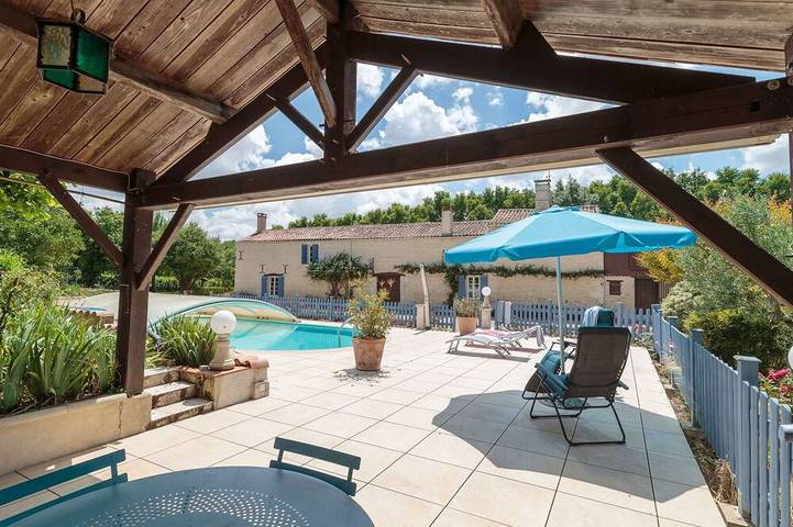 Gîte pour 7 personnes, avec jardin, animaux acceptés à Mauzé-sur-le-Mignon