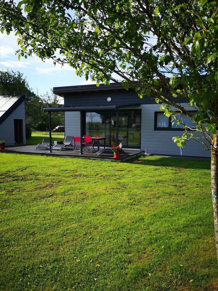 Gîte pour 4 personnes, avec vue ainsi que jardin et piscine - 1