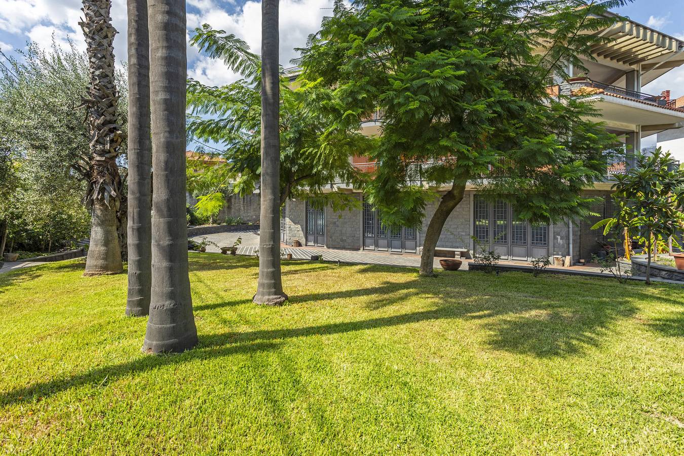 Entire apartment, Apartment 'Il Giardino Di Pietra' with Mountain View, Wi-Fi and Air Conditioning in Aci Sant'Antonio, Catania Province