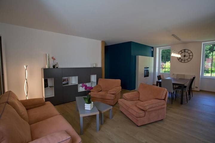 Location de vacances pour 4 personnes, avec vue ainsi que jardin et piscine à Nuits-Saint-Georges - 2