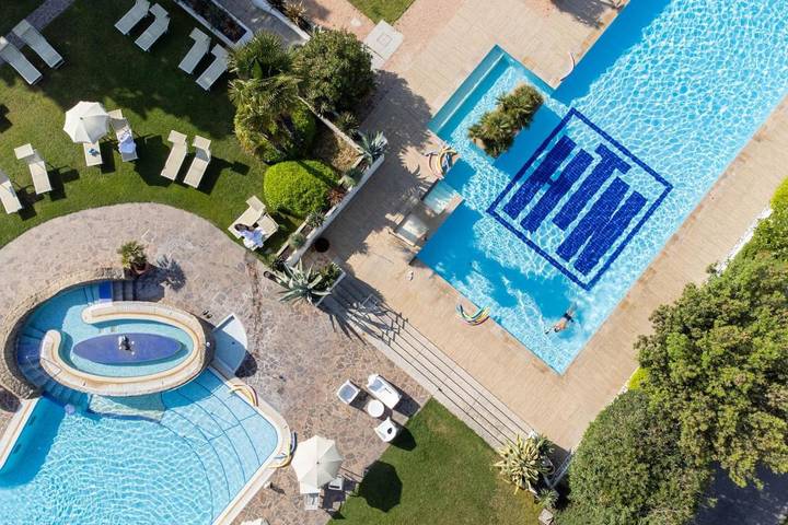 Hotel, con Balcone e Terrazza nonché Giardino e Piscina a Montegrotto Terme