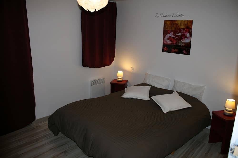 House Jo-Li, village house founded around the Castle of Margon. in Margon, Béziers region