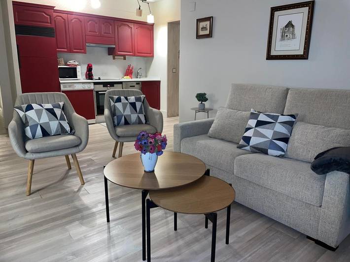 Apartamento para 4 personas, con Balcón además de Terraza y Piscina en Jaca