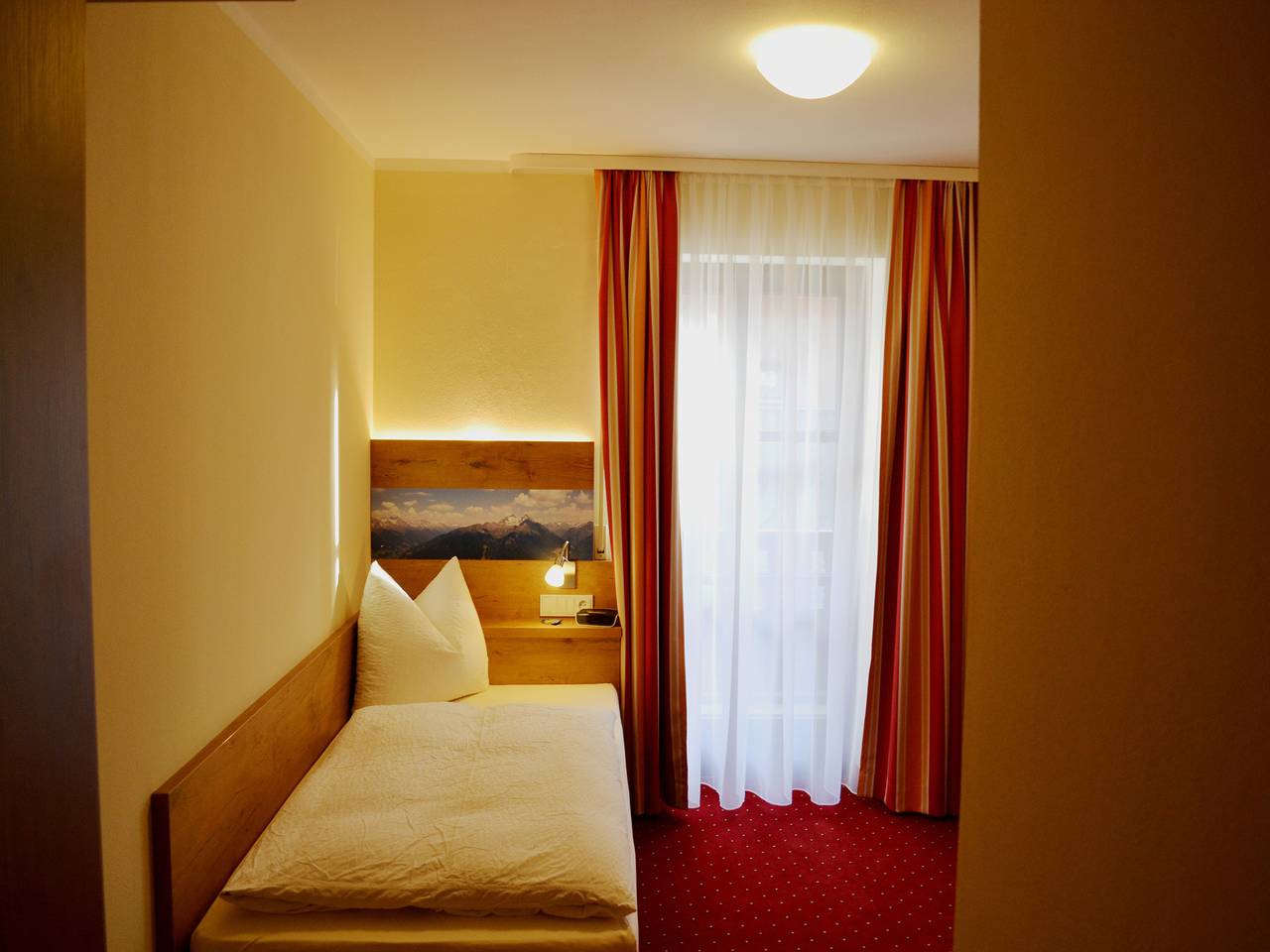 Pension Haslberger - Einzelzimmer mit Balkon in Waging am See, Rupertiwinkel