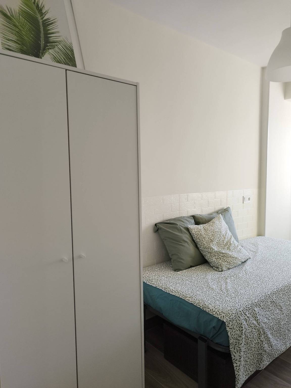 Modern Guest Room in Central Madrid - Perfect for Digital Nomads in Madrid, Madrid Province