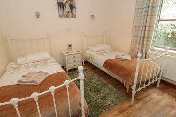 Log Cabin for 4 People in Betws-y-Coed, Conwy region, Photo 4