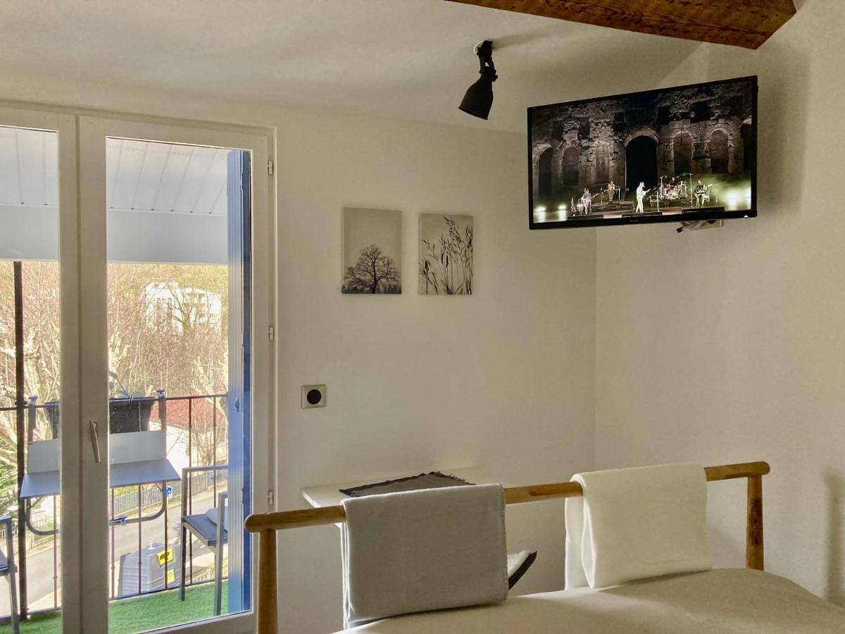 Aux 4 Logis - Studio Le Roof - Une vue splendide - Petit déjeuner offert 1ère nuit in Foix, Ariège
