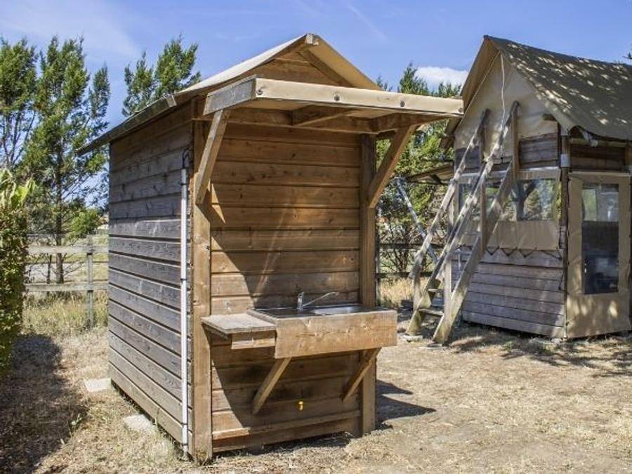 Camping Les Embruns d'Oléron - Tienda de lona y madera 2 personas - Albergue Echasse 2 personas in Le Château-d'Oléron, Côte de Beauté