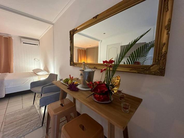 Gîte pour 2 personnes, avec terrasse et piscine à Manapy les Bains - 2