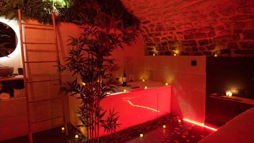Gîte pour 2 personnes, avec jacuzzi dans Office De Tourisme Millau Grands Causses - 2