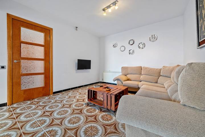 Hel lägenhet, Apartment "La Garrofera" with Private Terrace & Wi-Fi in Aldover, Terres de l'Ebre