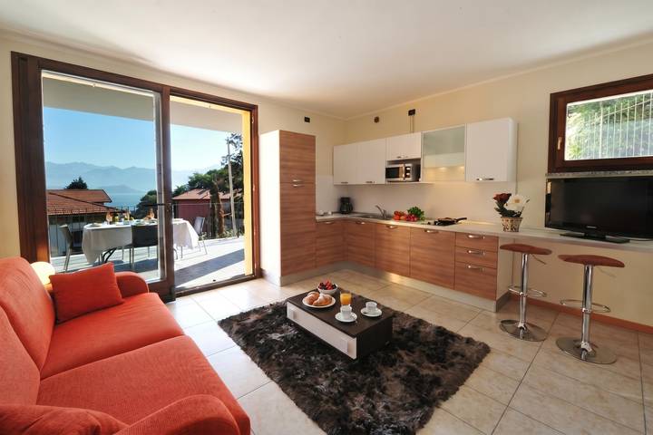 Gîte pour 2 personnes, avec terrasse ainsi que vue sur le lac et piscine à Argegno - 3