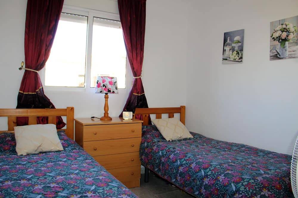 Entire apartment, Affordable Apt Lomas Del Golf 10 Min Walk to Amenities, Golf, Sun in Panorama Golf, Orihuela