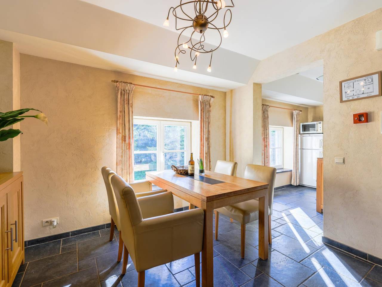 Geheel appartement, Comfortabel 4-persoons kasteelappartement met sfeervolle inrichting in Aywaille, Luik en omgeving