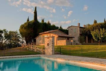 Cottage pour 4 personnes, avec terrasse ainsi que jardin et piscine, animaux acceptés à Gualdo Cattaneo