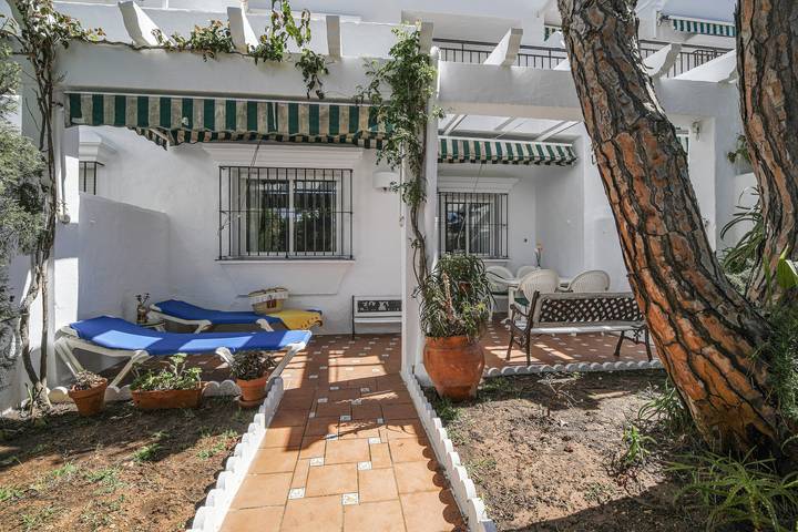 Apartamento entero, Apartamento "Casa Mercedes" cerca de la playa con piscina y jardín in Sancti Petri, Chiclana de la Frontera