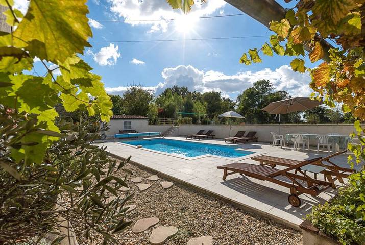 Location de vacances pour 14 personnes, avec jardin et terrasse à Montpon-Ménestérol - 2