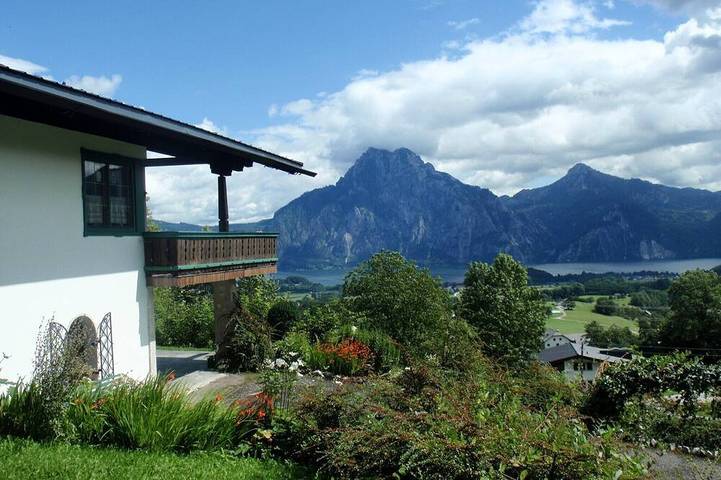 Landhaus Traunsee-Blick: herrliches Berg- und Seepanorama, eigener Pool in Bezirk Gmunden