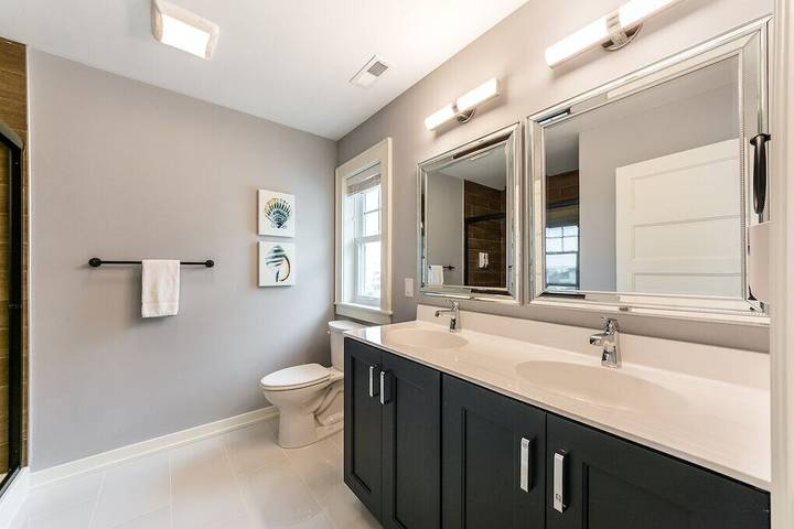 Vacation house for 60 people, with yard and hot tub as well as terrace, with pets in Kill Devil Hills