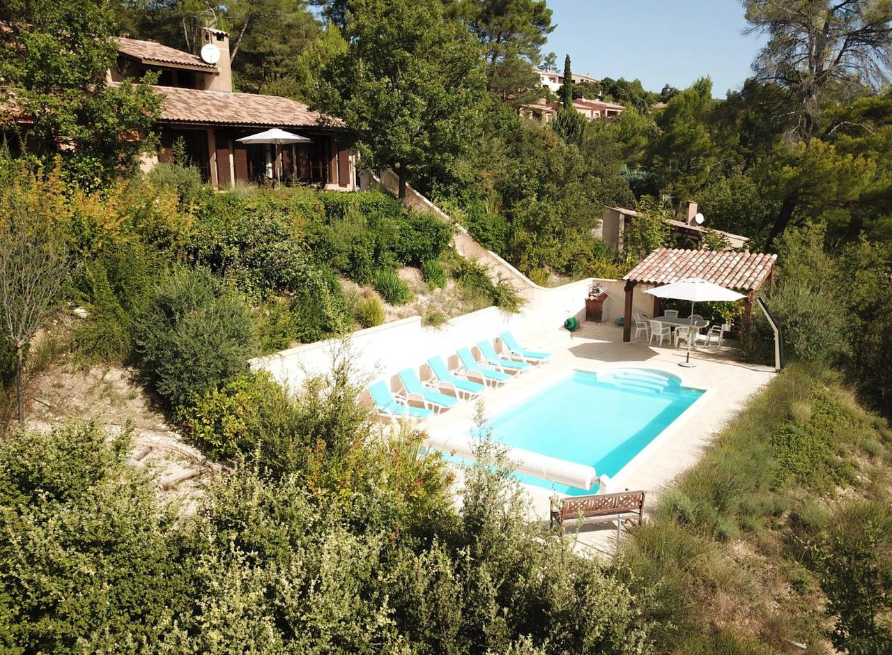 Villa Les Restanques, avec piscine, surplombant le lac in Esparron-de-Verdon, Parc naturel régional du Verdon