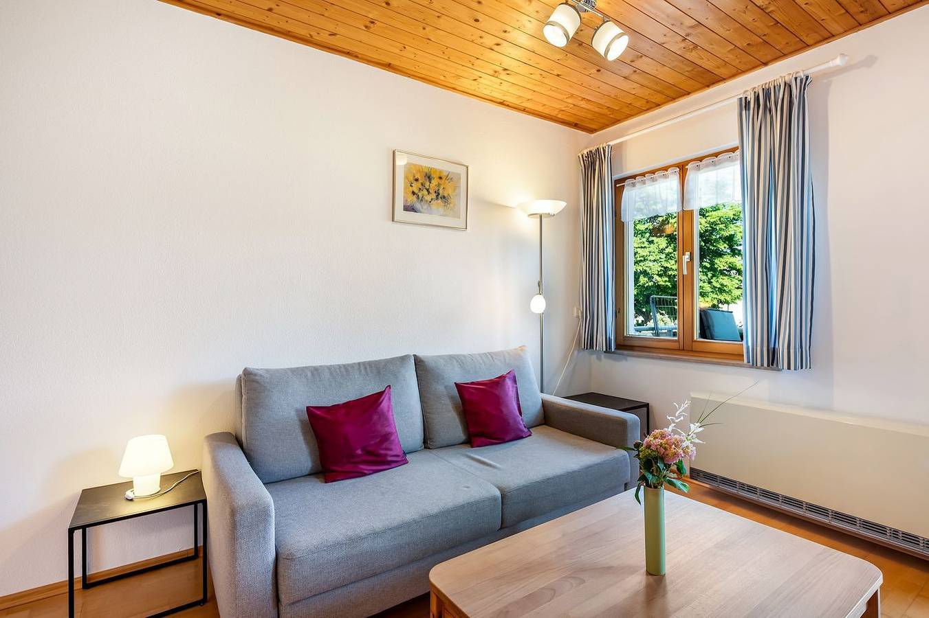 Ganze Wohnung, Ferienwohnung Kuprella 1 - mit Liegewiese und privatem Seezugang in Nonnenhorn in Strandbad Nonnenhorn, Nonnenhorn
