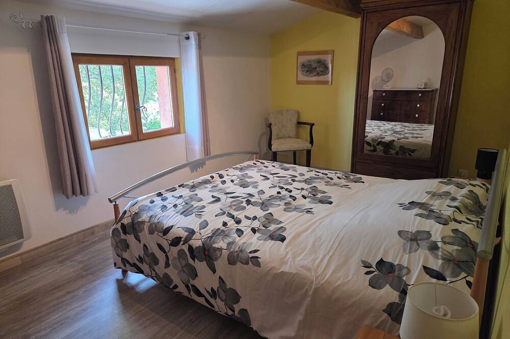 Gîte nature avec piscine et jardin privé à Flayosc – Calme et charme authentique in Flayosc, Région de Draguignan