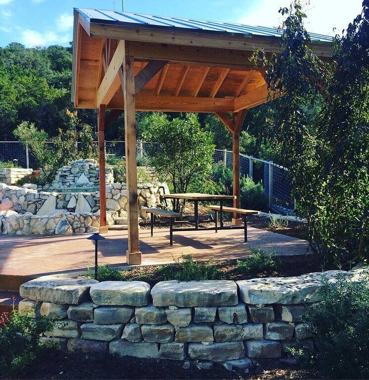 Erhabenes Oasis-Rock-Tauchbecken, Wasserfall, Cabana, 3 Terrassen, Bergblick in Concan, Uvalde County